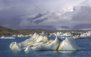 800px-Jökulsárlón_lagoon_in_southeastern_Iceland